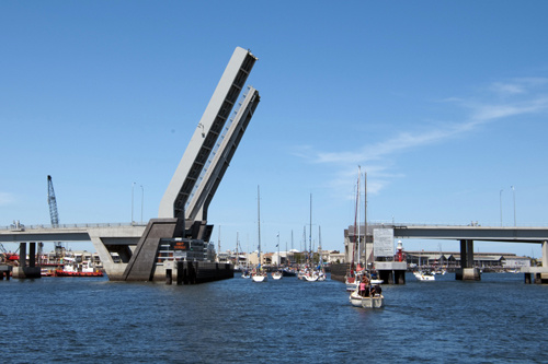 Diver_Derrik_and_Mary_McKillop_bridges_open_in_2010