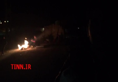 فیلم خبرنگار تین از  اِزْگِله، کانون زلزله/  27 ساعت پس از زلزله هنوز نه کمکی رسیده نه مسئولی